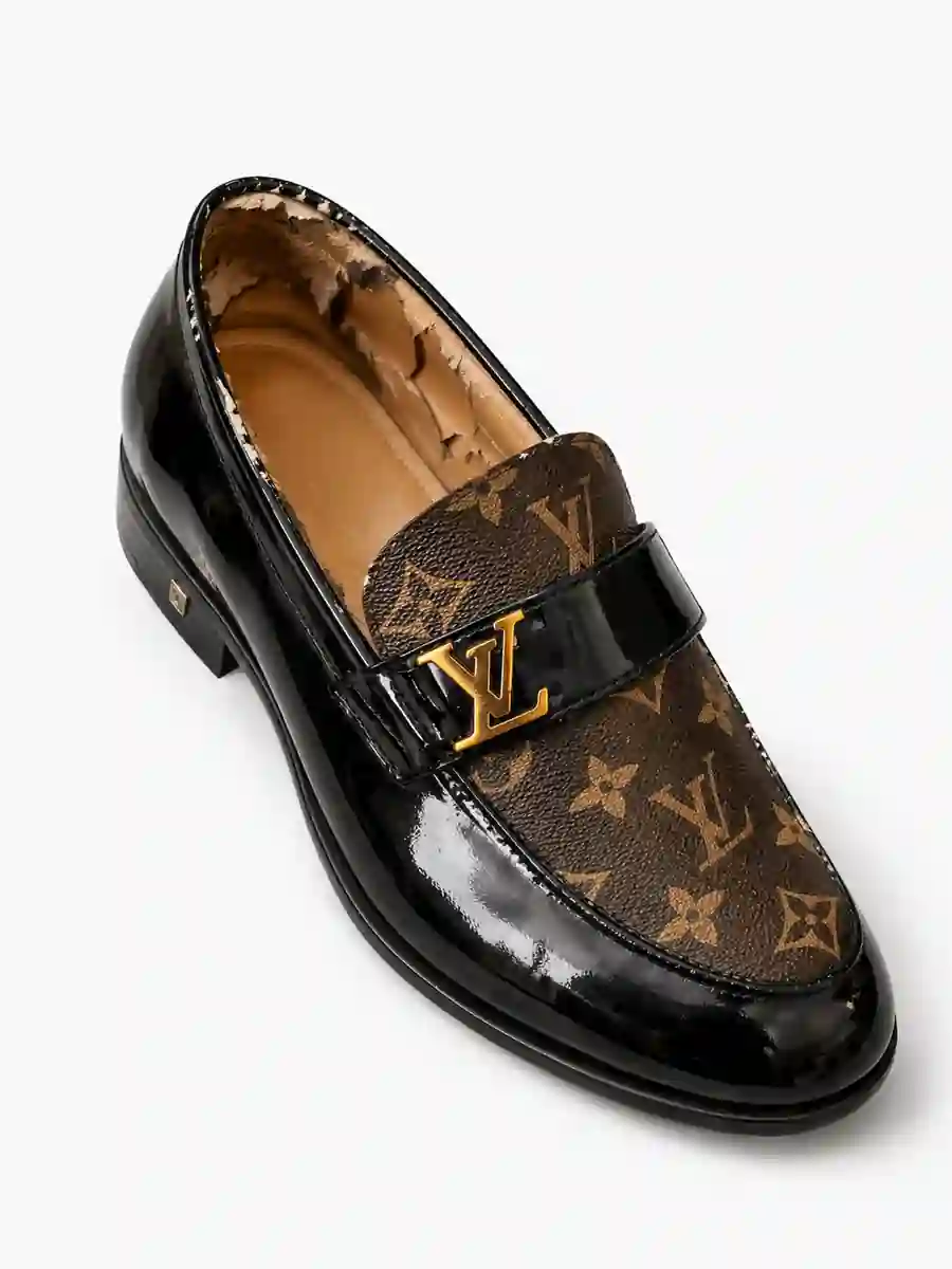 Shoe inner lining before professional repair